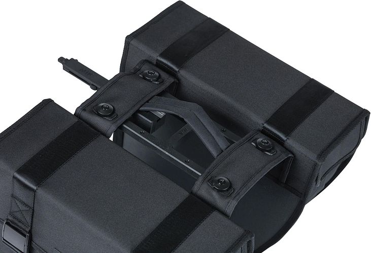 Basil Tour Doppeltasche schwarz 28 l MIK 2.0