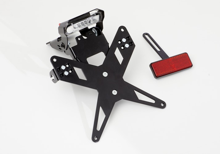 PROTECH X-SHAPE Kennzeichenhalterset mit LED-Rücklicht, Kennzeichenbeleuchtung und Reflektor Alu & Stahl Schwarz für SUZUKI GSX-8R, GSX-8S, GSX-8T