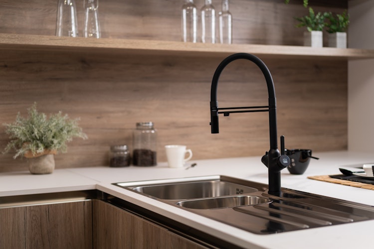 4 Wege Wasserhahn Küchenarmatur, BOD, mit 360° schwenkbarem Auslauf, abnehmbare 2 strahl Handbrause, Schwarz Matt / Schwarz