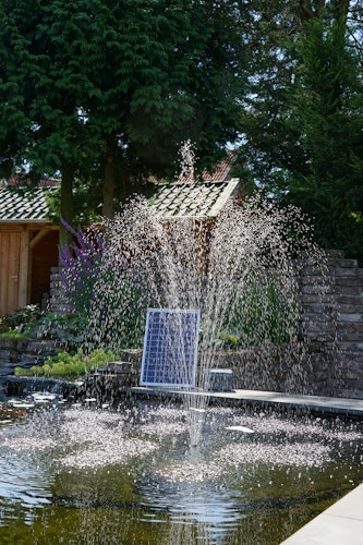 Ubbink Springbrunnenpumpe SolarMax 2500 accu inkl. Bleiakkuspeicher