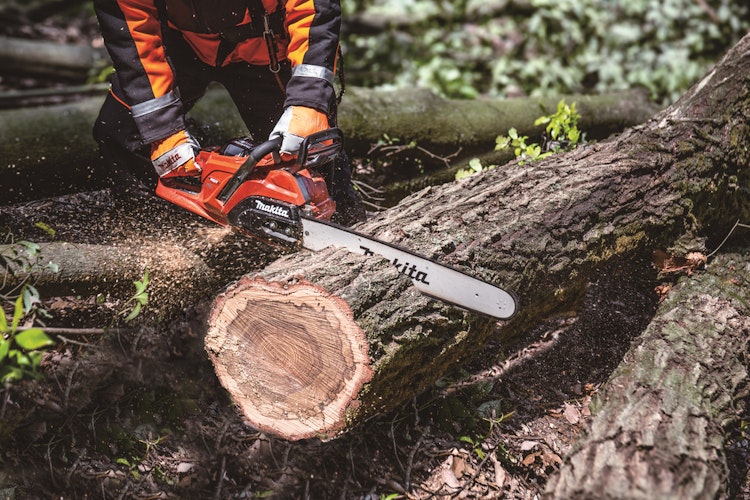 Makita Akku-Kettensäge 40V UC030GZ03