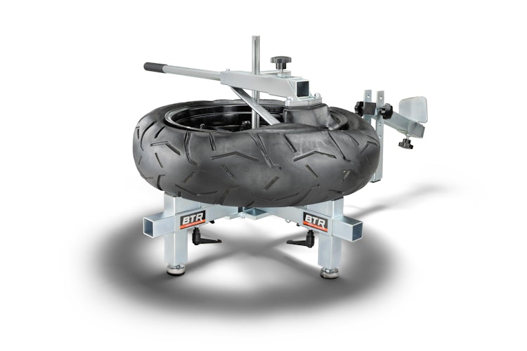 BTR Reifenmontiergerät EVO2® mit Wuchtbock und Starterpaket