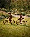 Vorschaubild Badeko Deko-Fahrradfahrerin „Annelies“ in Edelrostoptik