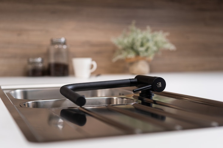 Wasserhahn Vorfenster Küchenarmatur, Umklappbar 4,5 CM, mit 360° schwenkbarem L-Auslauf, Schwarz Matt