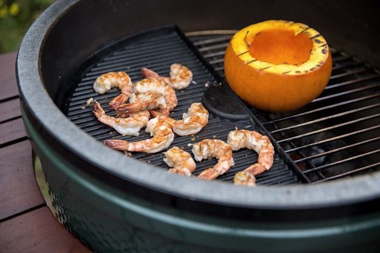 Big Green Egg Halbrunde Grillplatte aus Gusseisen für LARGE