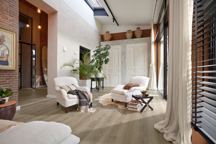 HANDMUSTER MEISTER Designboden MeisterDesign. flex DL 400 7140 Eiche Merino grau Porensynchron-Struktur