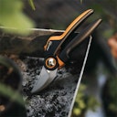 Vorschaubild Fiskars Xseries PowerGear Bypass Gartenschere 1057175