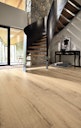 HANDMUSTER MEISTER Designboden MeisterDesign. flex DL 400 7139 Altholzeiche hell Porensynchron-Struktur