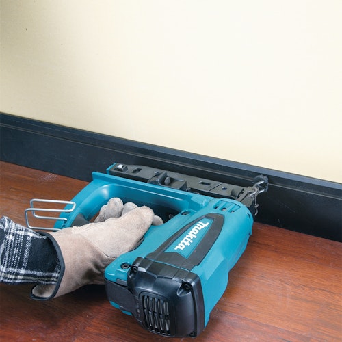 Makita Akku-Gas-Stauchkopfnagler GF600SE