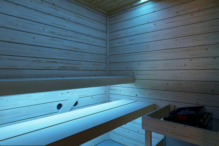 Karibu Sauna Valida  (Eckeinstieg) - 28 mm Massivholz Aktionssauna 230 Volt Plug & Play
