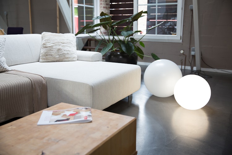 8 seasons design LED-Kugelleuchte Shining Globe (WW), verschiedene Größen und Farben