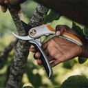 Fiskars Plus Metall Bypass Gartenschere P531 1057168