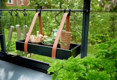 Juliana Aluregal schwarz 1 Sektion abnehmbar inkl. Lederaufhängung 36 x 15 x 5 cmZubehörbild