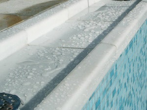 nr20_schwimmbad