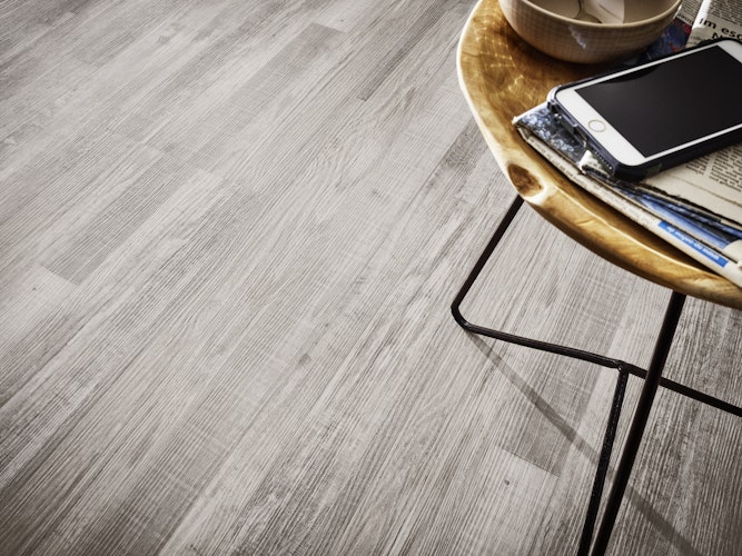 Handmuster KWG Antigua Novel Altkiefer macchiato Designvinyl Fertigfußboden 123,5x30,5 cm