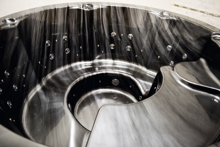 Wolff Finnhaus Badebottich Hot Tub Typ 5 Ø 225 cm mit Acrylwanne, Massagesystem, Luftsprudelsystem & LED-Beleuchtung