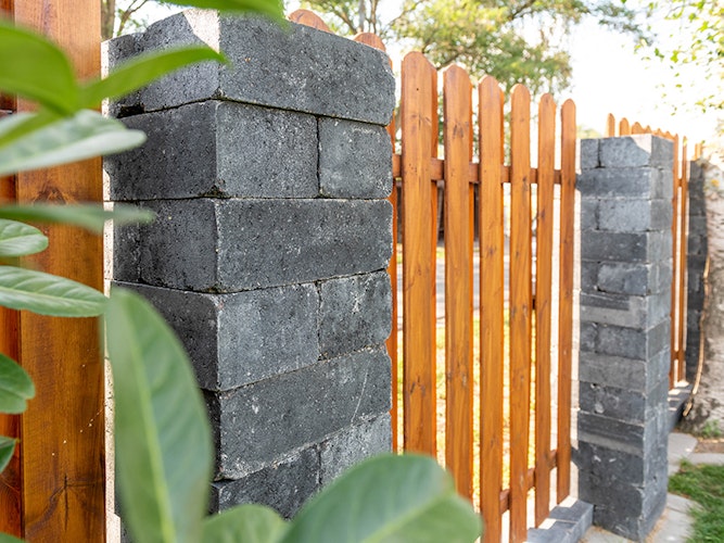 Diephaus Mauerstein ANTIK GEK. BASALT 42/21/14 CM 72/DBP