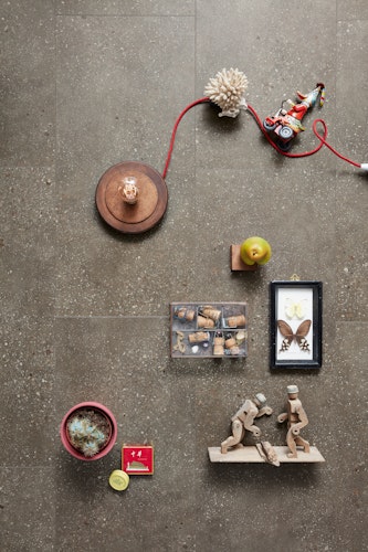 HANDMUSTER MEISTER Designboden MeisterDesign. flex DB 400 Terrazzo dunkel 6858