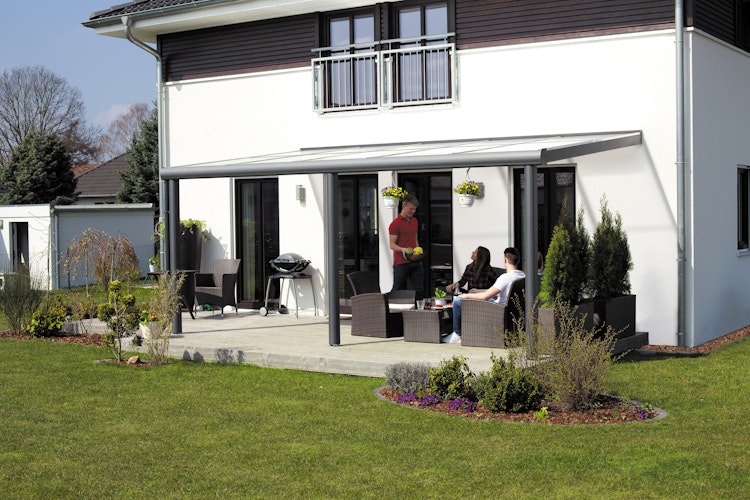 Skan Holz Aluminium Terrassenüberdachung Monza Breite 541 cm mit Echtglas-Dach