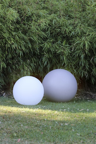 8 seasons design LED-Kugelleuchte Shining Globe (WW), verschiedene Größen und Farben