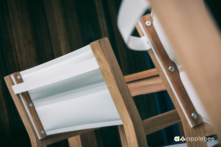 Apple Bee Armlehnstuhl FREJUS, Teak Natural / Kunststoffgewebe BEE WETT Sling Bright - Abverkauf