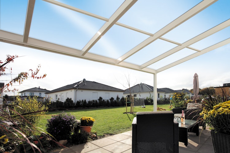Skan Holz Aluminium Terrassenüberdachung Modena Breite 434 cm mit Echtglas-Dach
