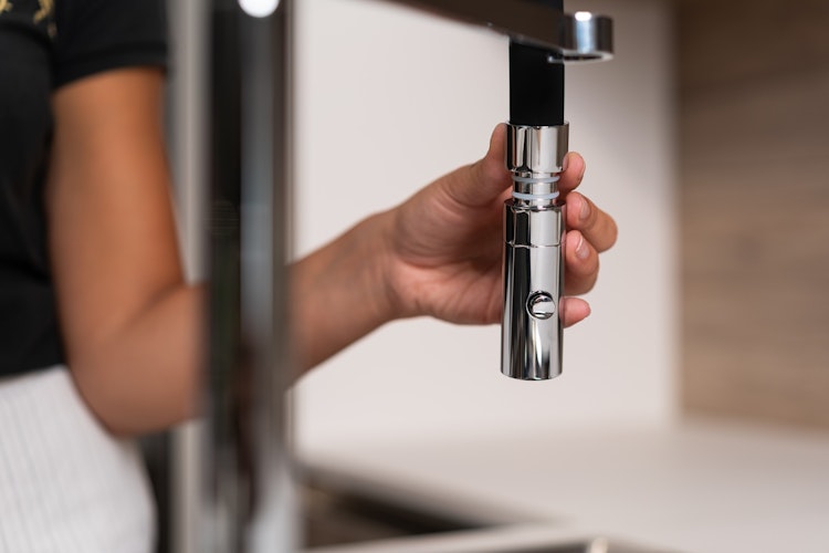 3 Wege Wasserhahn Küchenarmatur, BOD, mit 360° schwenkbarem Auslauf, abnehmbare 2 strahl Handbrause, Verchromt / Schwarz