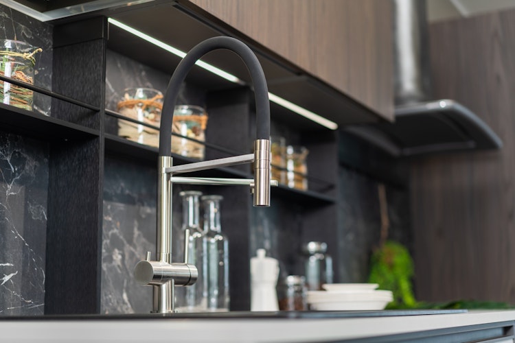 3 Wege Wasserhahn Küchenarmatur, Edelstahl Massiv mit 360° schwenkbarem Auslauf, abnehmbare 2 strahl Handbrause, Gebürstet / Orange