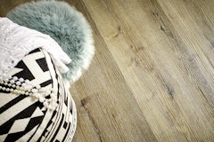 Handmuster KWG Antigua classic Hydrofix Asteiche Designvinyl Fertigfußboden 123,5x30,5 cmZubehörbild