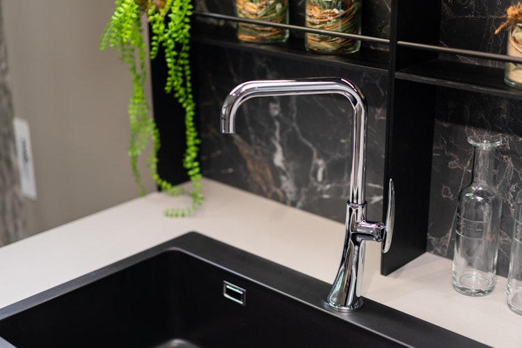 Wasserhahn Küchenarmatur, LEAF, mit 360° schwenkbarem N-Auslauf, Verchromt