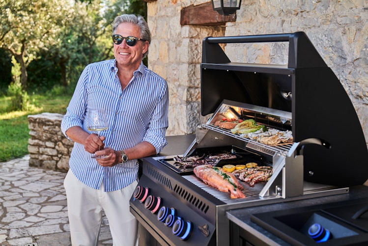 NAPOLEON Gasgrill Oasis Compact 105, Mattschwarz, mit BIG32-1 und Einbau SIZZLEZONE