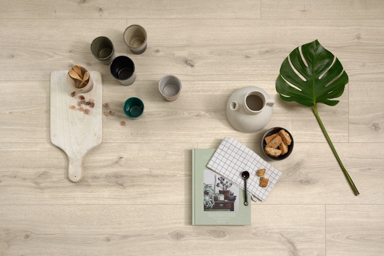 MEISTER Designboden MeisterDesign. flex DD 400 1290 x 216 x 5 mm 7119 Turmeiche cremeweiß Porensynchron-Struktur