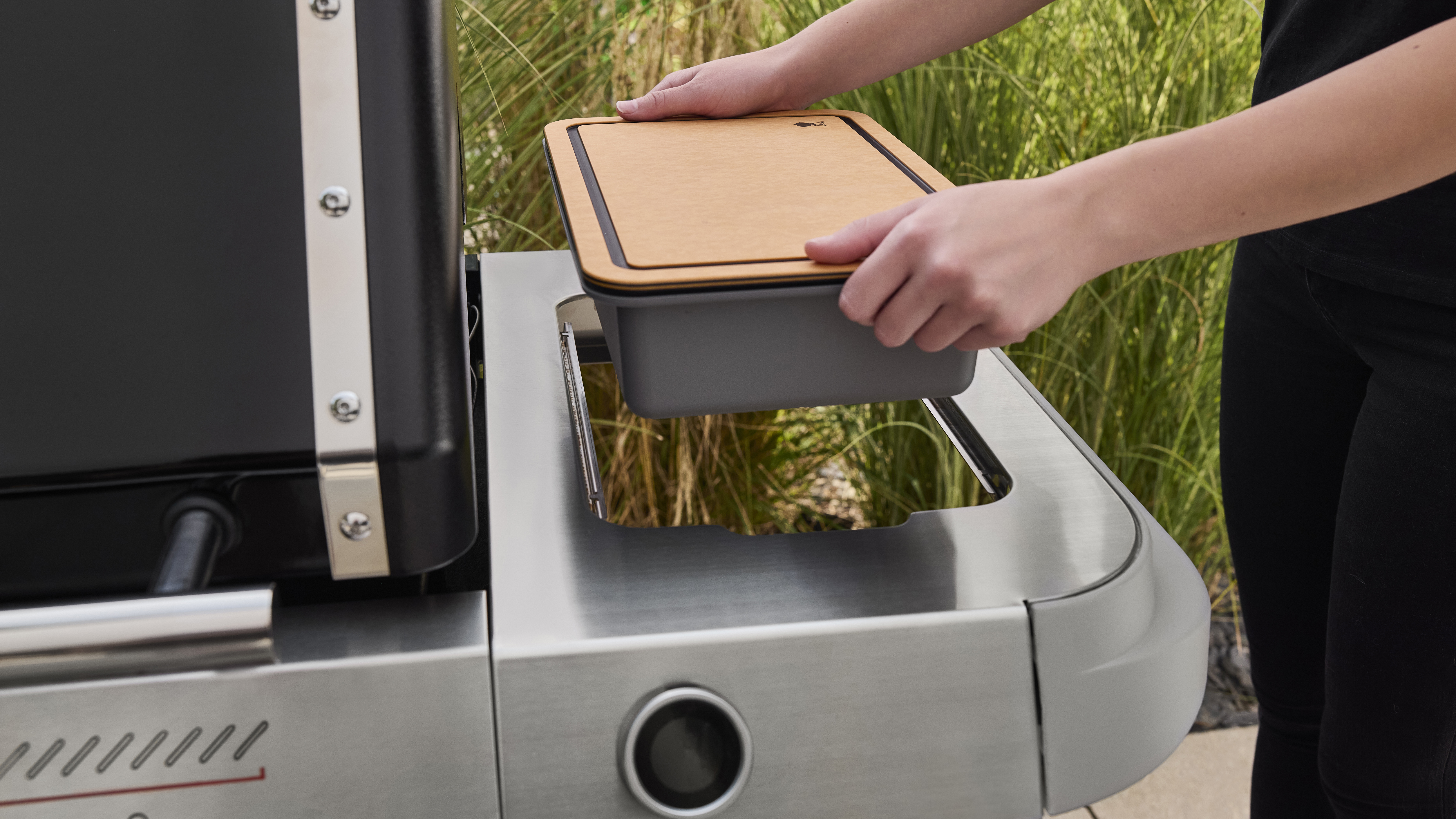 Weber WORKS Box und Schneidebrett - einsetzbar in Seitentisch