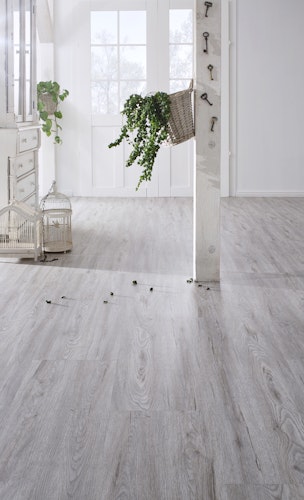 KWG Antigua classic Hydrofix Ziereiche silber Designvinyl Fertigfußboden 123,5x30,5 cm