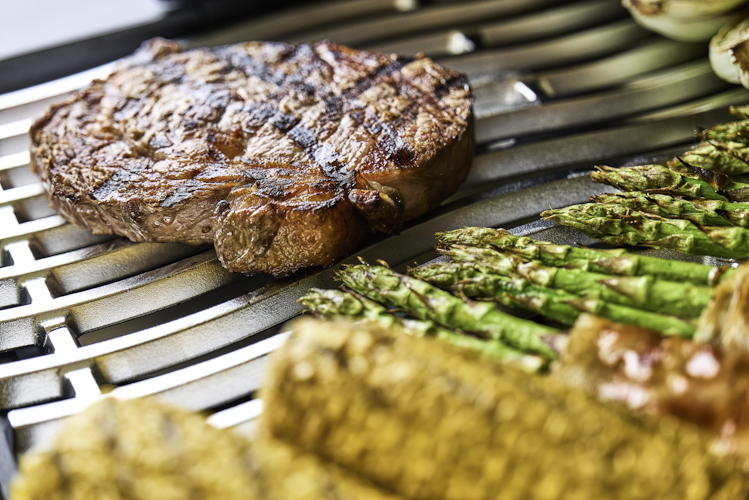 Napoleon Prestige PRO 500, Connected, Schwarz, inkl. Drehspieß