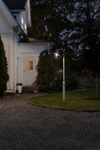 Konstsmide Standleuchte Vega, inkl. Pfahl Taurus, versch. Farben