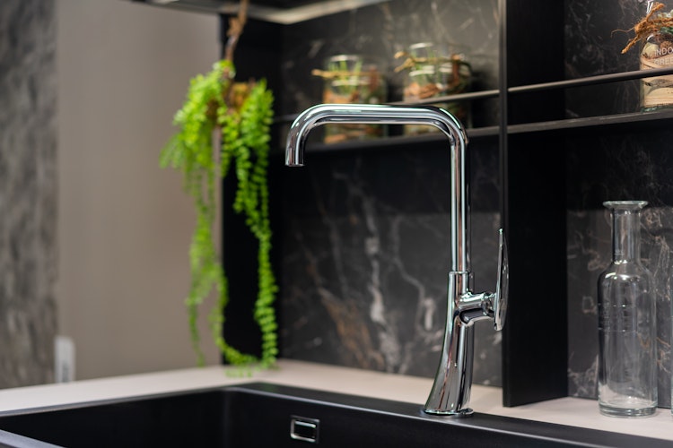 Wasserhahn Küchenarmatur, LEAF, mit 360° schwenkbarem N-Auslauf, Verchromt