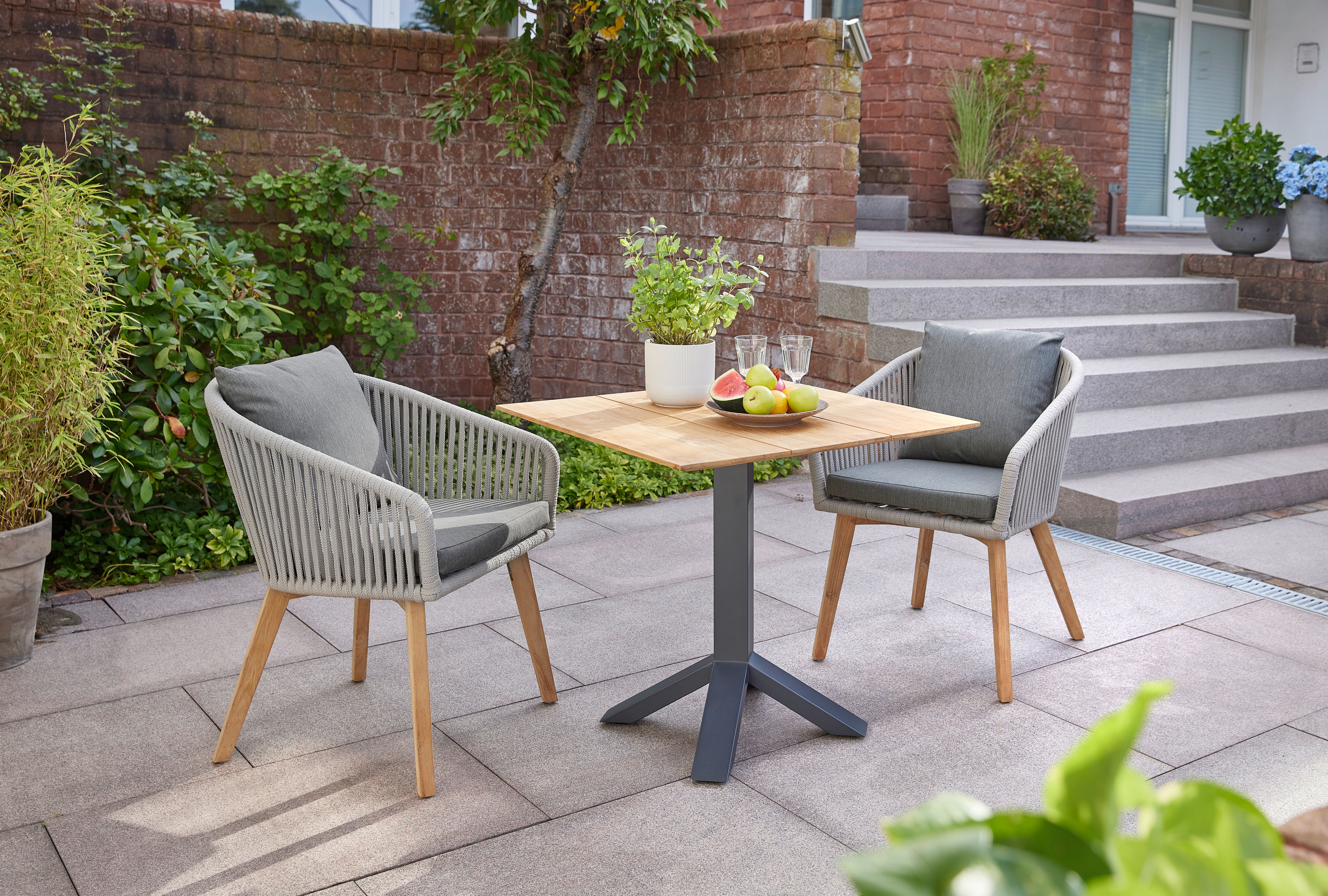Diamond Garden Balkon-Set SHEFFIELD, Tisch + 2 Stühle, Edelstahl Dunkelgrau / Recycled Teak / Rope Hellgrau