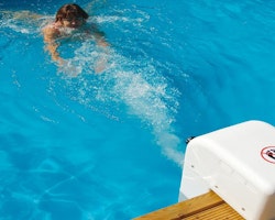 Weka Gegenstrom- Schwimmanlage