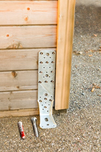 Zubehörset für Gartenhäuser bestehend aus 96 Feuchtigkeitspads und 4 Sturmwinkeln inkl. Befestigungsmaterial