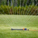 Vorschaubild Fiskars Wassersparender Sprinkler mit Metalfuß 1023661