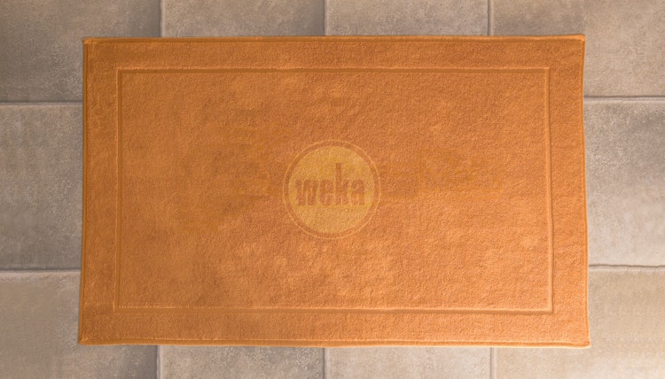 Weka Premium Massivholz-Elementsauna Kemi Eck mit Glastür inkl. Komfortpaket - 45 mm