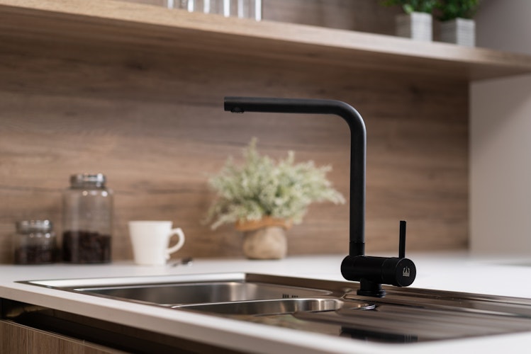 Wasserhahn Vorfenster Küchenarmatur, Umklappbar 4,5 CM, mit 360° schwenkbarem L-Auslauf, Schwarz Matt