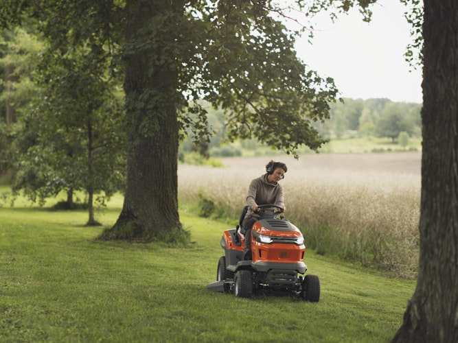Husqvarna Rasentraktor TS 215T mit Seitenauswurf