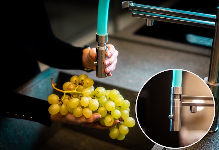 NIEDERDRUCK 3 Wege Wasserhahn Küchenarmatur, Edelstahl Massiv mit 360° schwenkbarem Auslauf, abnehmbare 2 strahl Handbrause, Gebürstet / Schwarz