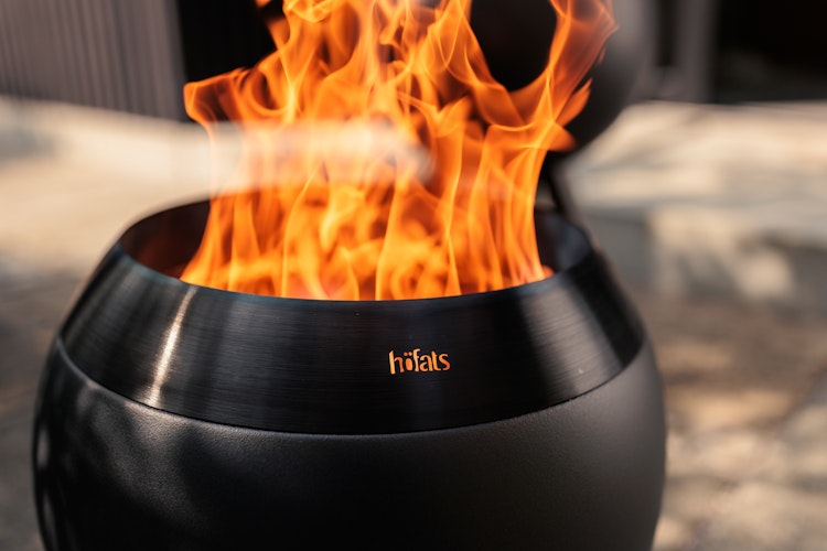 höfats MOON 45 All Black Plancha-Grillset mit niedrigem Fuß