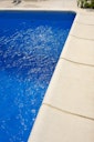 Vorschaubild WESERWABEN® Pool- / Beckenrandsteine gewölbt - Aquitaine Betonweiß