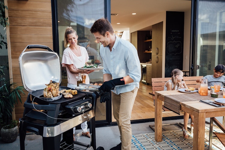 Weber Elektrogrill PULSE 2000 mit Rollwagen