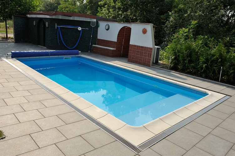WESERWABEN® Pool- / Beckenrandsteine gewölbt - Aquitaine Betonweiß