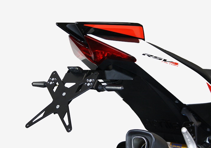 PROTECH X-SHAPE Kennzeichenhalter SET mit Reflektor und Beleuchtung Alu & Stahl Schwarz für APRILIA RSV4 / Factory, Tuono V4 / Factory